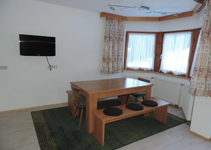 Apartment In Near Lift