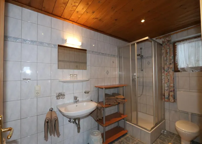 Apartment In Near Lift