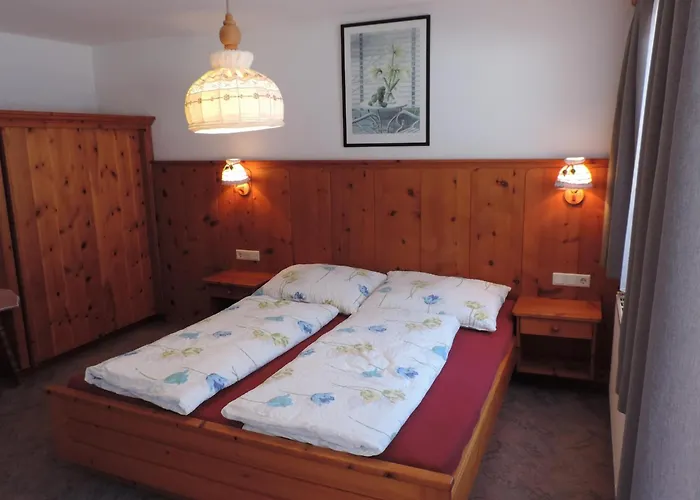 Apartment In Near Lift *